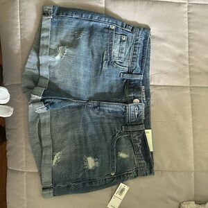 Never worn w/ tags! Old Navy size 2 boyfriend shorts